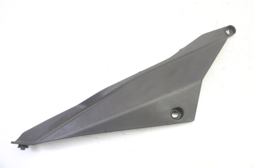 photo de UNTER SITZ VERKLEIDUNG RECHTS GILERA SMT SUPERMOTARD 50 (2009 - 2017) - Hauptansicht