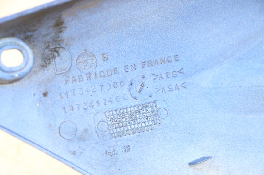 photo de UNTER SITZ VERKLEIDUNG RECHTS PEUGEOT SPEEDFIGHT 2 LC 50 (2000 - 2009) - Zoom auf Gebrauchszustand