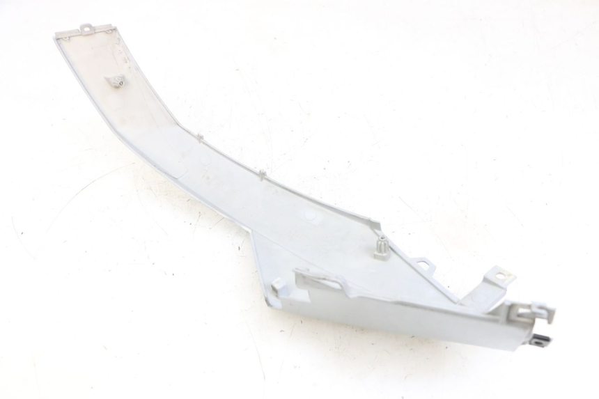 photo de UNTER SITZ VERKLEIDUNG RECHTS PEUGEOT SPEEDFIGHT 4 4T EFI 50 (2021 - 2025) - Technische Nahaufnahme