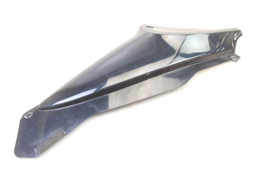 photo de UNTER SITZ VERKLEIDUNG RECHTS HONDA ST PAN EUROPEAN 1300 (2002 - 2013) - Zoom auf Gebrauchszustand