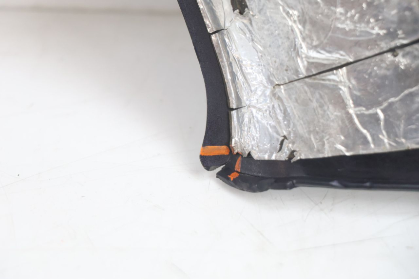 photo de UNTER SITZ VERKLEIDUNG RECHTS HONDA ST PAN EUROPEAN 1100 (1990 - 2002) - Details der Befestigungspunkte