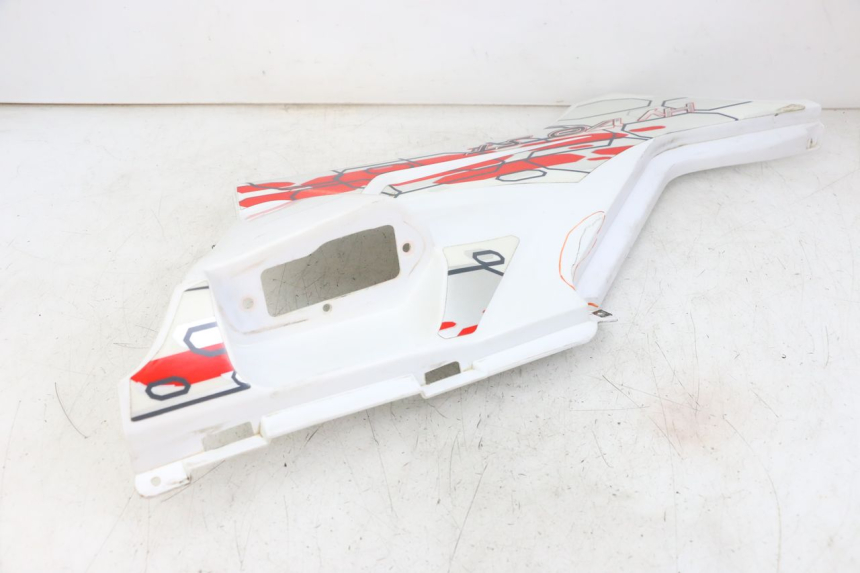 photo de RECHTER SITZBANKDECKEL HYTRACK ST 170 (2020 - 2024) - Oberflächenzustand und Material