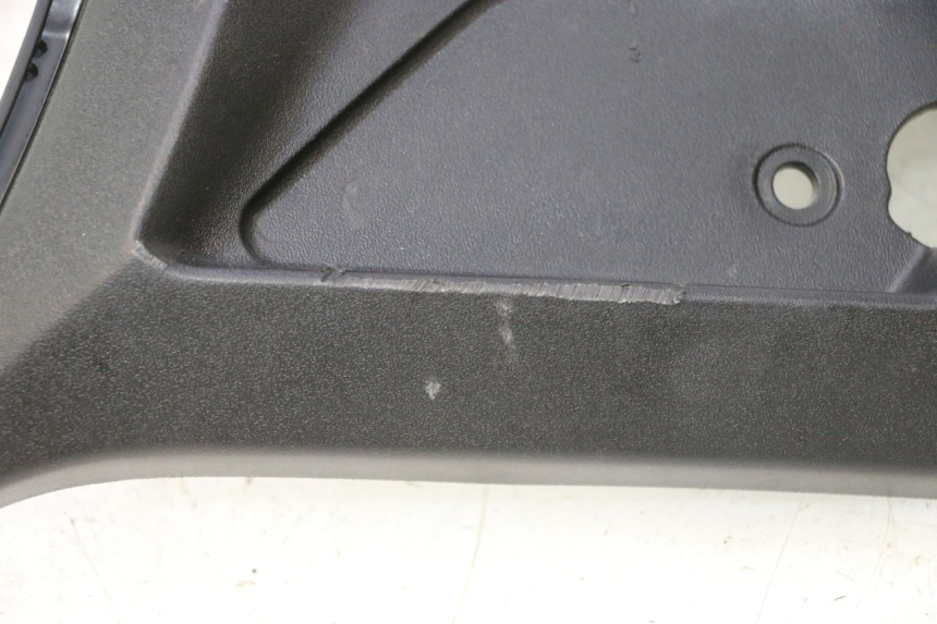 photo de UNTER SITZ VERKLEIDUNG RECHTS PEUGEOT STREETZONE NAKED 2T 50 (2014 - 2018) - Oberflächenzustand und Material