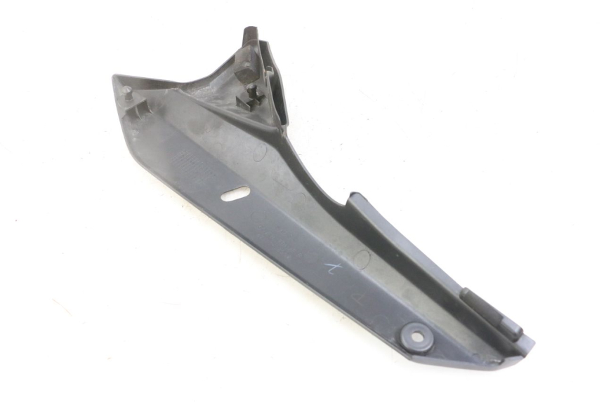 photo de UNTER SITZ VERKLEIDUNG RECHTS SUZUKI GSX F GSXF 650 (2007 - 2015) - Zoom auf Gebrauchszustand