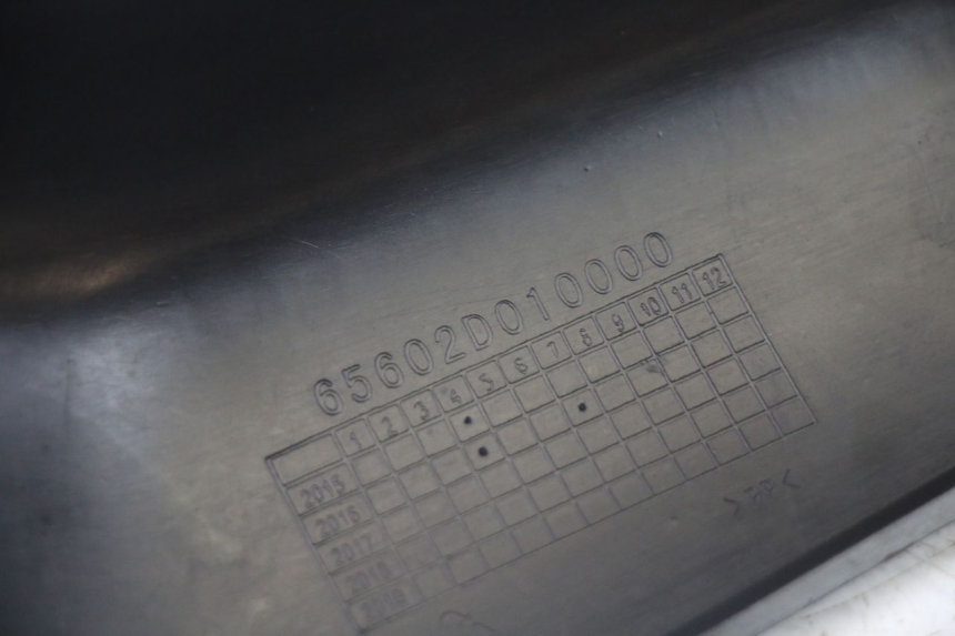 photo de UNTER SITZ VERKLEIDUNG RECHTS KSR TR SM 50 (2015 - 2018) - Gesamtansicht des Produkts