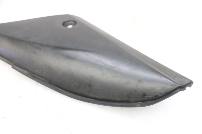 photo de UNTER SITZ VERKLEIDUNG RECHTS YAMAHA TZR 50 (2008 - 2016) - Details der Befestigungspunkte