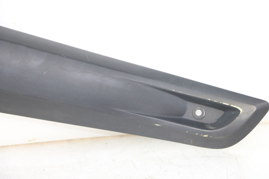 photo de UNTER SITZ VERKLEIDUNG RECHTS YAMAHA X-MAX XMAX ABS 250 (2010 - 2012) - Charakteristische Merkmale