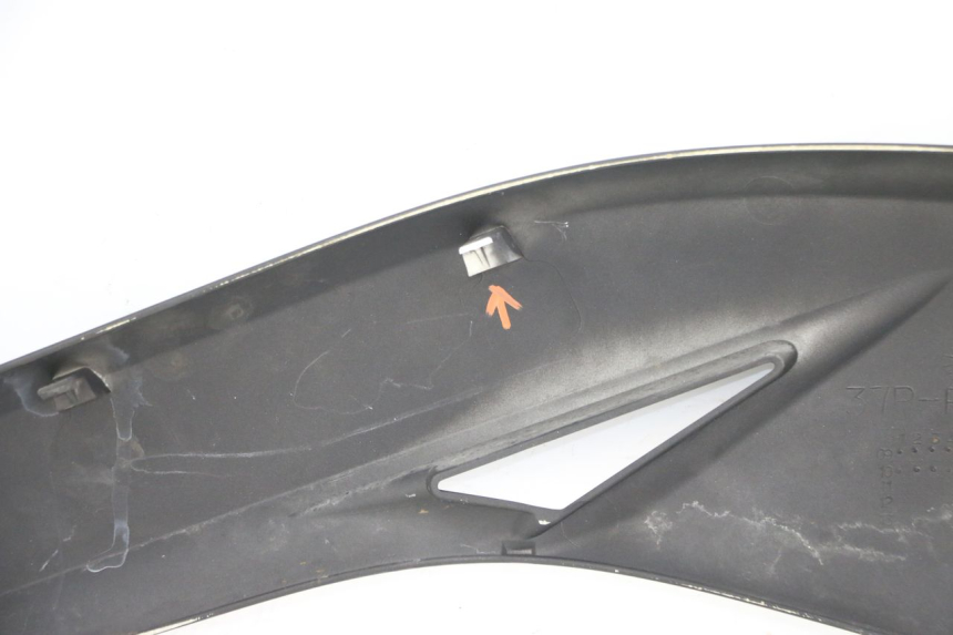 photo de UNTER SITZ VERKLEIDUNG RECHTS YAMAHA X-MAX XMAX ABS 250 (2010 - 2012) - Details der Befestigungspunkte