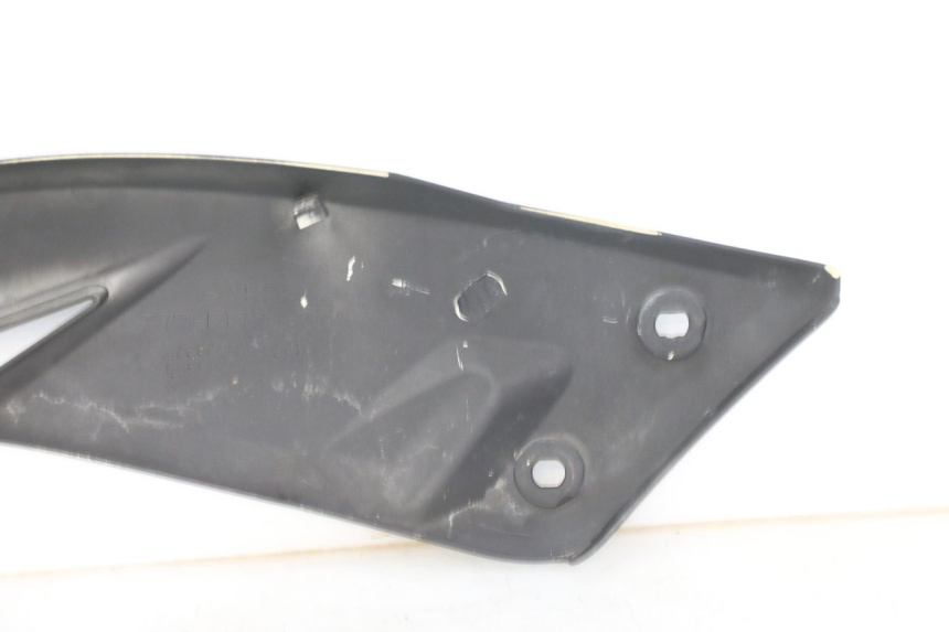 photo de UNTER SITZ VERKLEIDUNG RECHTS YAMAHA X-MAX XMAX ABS 250 (2010 - 2012) - Oberflächenzustand und Material