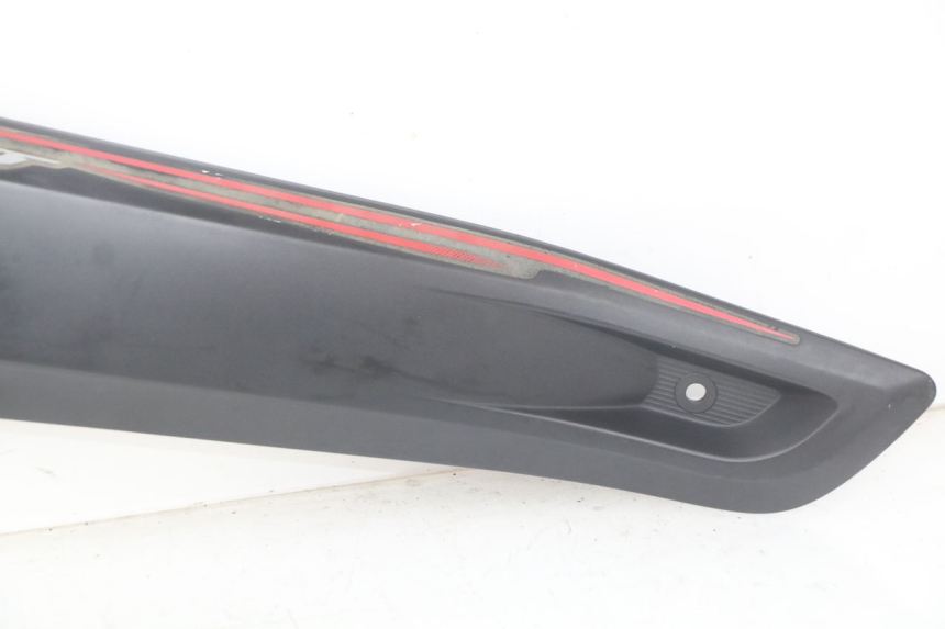 photo de RECHTER SITZBANKDECKEL YAMAHA X-MAX XMAX 125 (2010 - 2013) - Charakteristische Merkmale