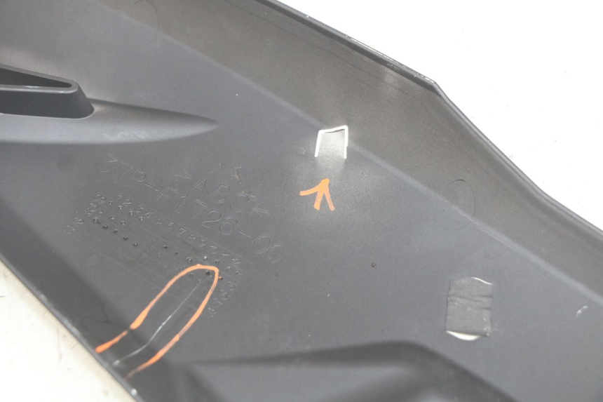 photo de RECHTER SITZBANKDECKEL YAMAHA X-MAX XMAX 125 (2010 - 2013) - Technische Nahaufnahme