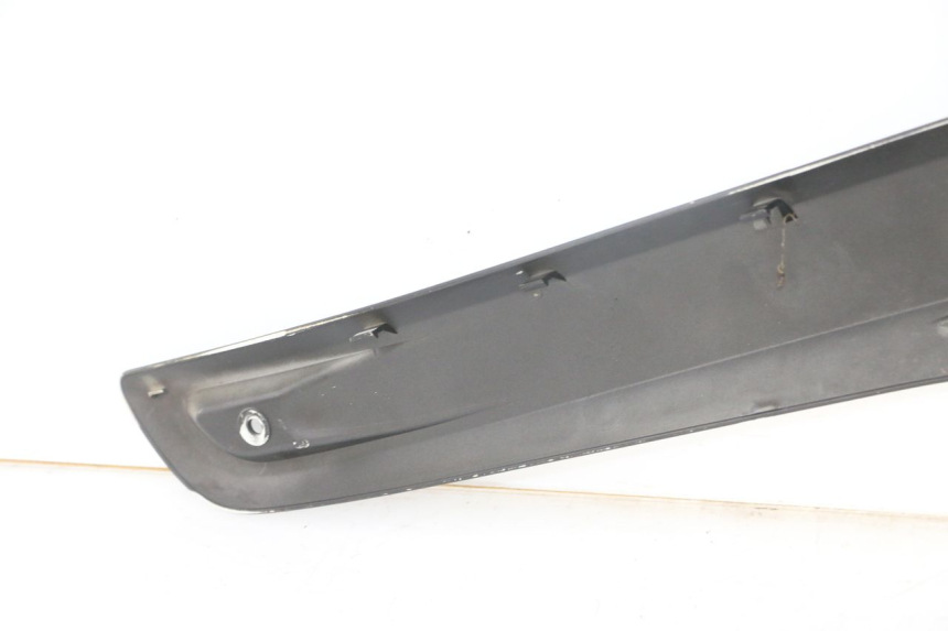 photo de RECHTER SITZBANKDECKEL YAMAHA X-MAX XMAX 125 (2010 - 2013) - Technische Nahaufnahme