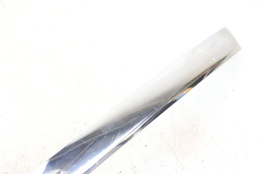 photo de VERKLEIDUNG UNTER DEM RECHTEN SITZ PIAGGIO X8 125 (2004 - 2007) - Detailansicht des Bauteils