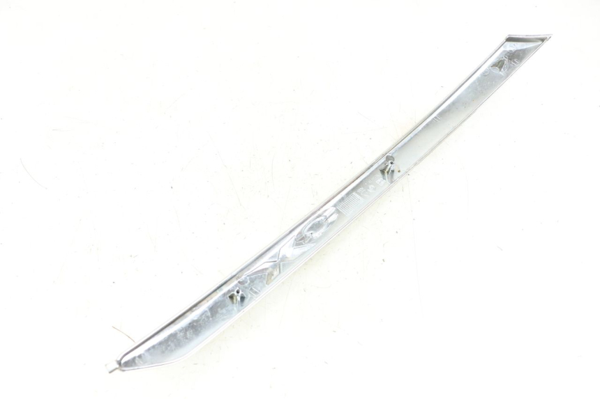 photo de VERKLEIDUNG UNTER DEM RECHTEN SITZ PIAGGIO X8 125 (2004 - 2007) - Technische Nahaufnahme