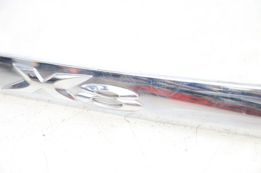 photo de VERKLEIDUNG UNTER DEM RECHTEN SITZ PIAGGIO X8 125 (2004 - 2007) - Details der Befestigungspunkte