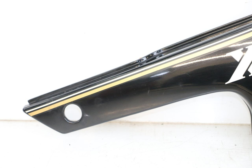 photo de UNTER SITZ VERKLEIDUNG RECHTS YAMAHA XJ F 900 (1983 - 1994) - Details der Befestigungspunkte