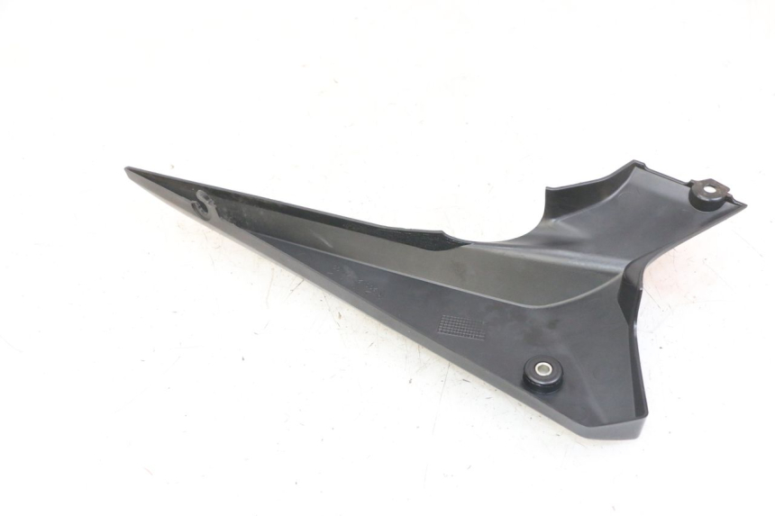 photo de UNTER SITZ VERKLEIDUNG RECHTS YAMAHA XJ6 ABS 600 (2008 - 2016) - Zoom auf Gebrauchszustand