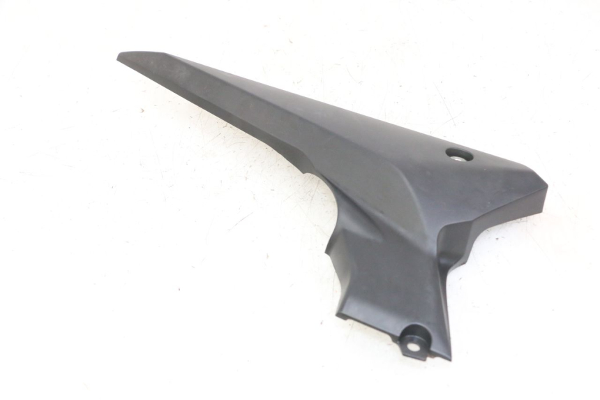 photo de UNTER SITZ VERKLEIDUNG RECHTS YAMAHA XJ6 ABS 600 (2008 - 2016) - Technische Nahaufnahme