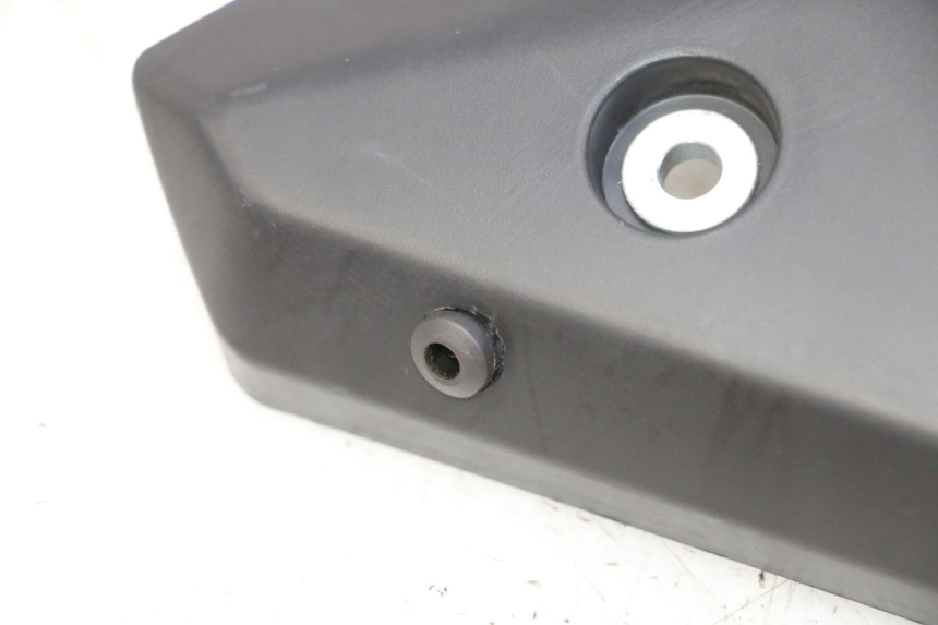 photo de UNTER SITZ VERKLEIDUNG RECHTS YAMAHA XJ6 ABS 600 (2008 - 2016) - Zoom auf Gebrauchszustand