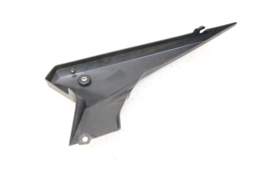 photo de UNTER SITZ VERKLEIDUNG RECHTS YAMAHA XJ6 ABS 600 (2008 - 2016) - Technische Nahaufnahme