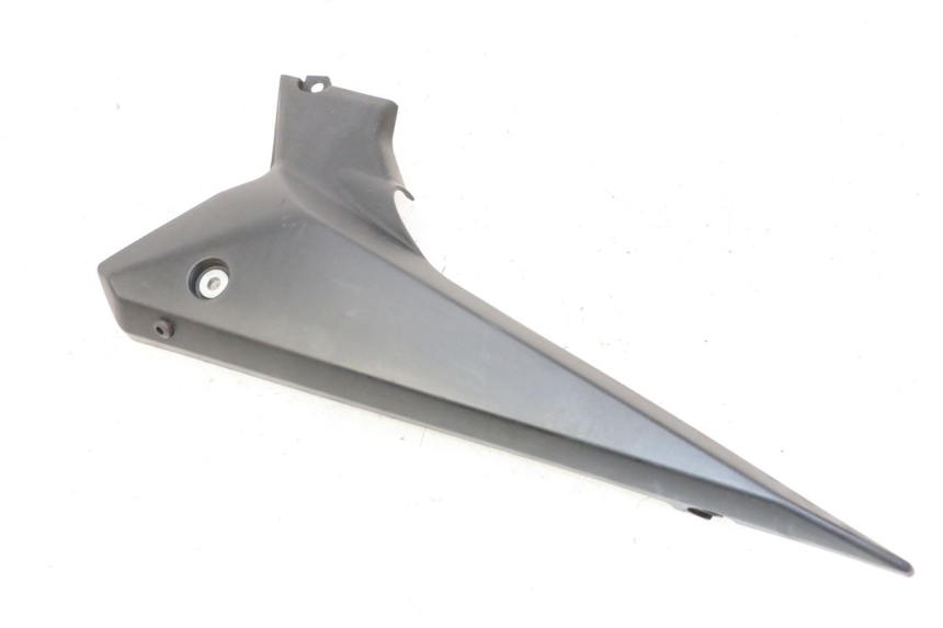 photo de UNTER SITZ VERKLEIDUNG RECHTS YAMAHA XJ6 ABS 600 (2008 - 2016) - Details der Befestigungspunkte