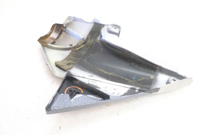 photo de UNTER SITZ VERKLEIDUNG RECHTS YAMAHA XJR 1300 (1998 - 2002) - Details der Befestigungspunkte
