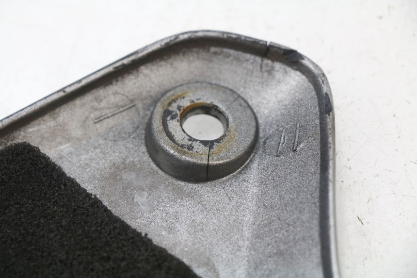 photo de UNTER SITZ VERKLEIDUNG RECHTS HONDA XLV TRANSALP 650 (2005 - 2007) - Zoom auf Gebrauchszustand