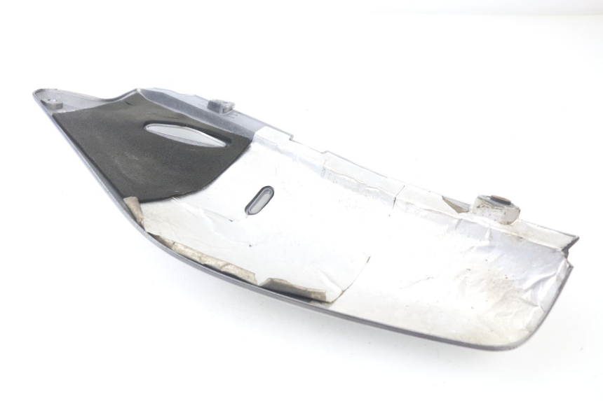 photo de UNTER SITZ VERKLEIDUNG RECHTS HONDA XLV TRANSALP 650 (2005 - 2007) - Details der Befestigungspunkte