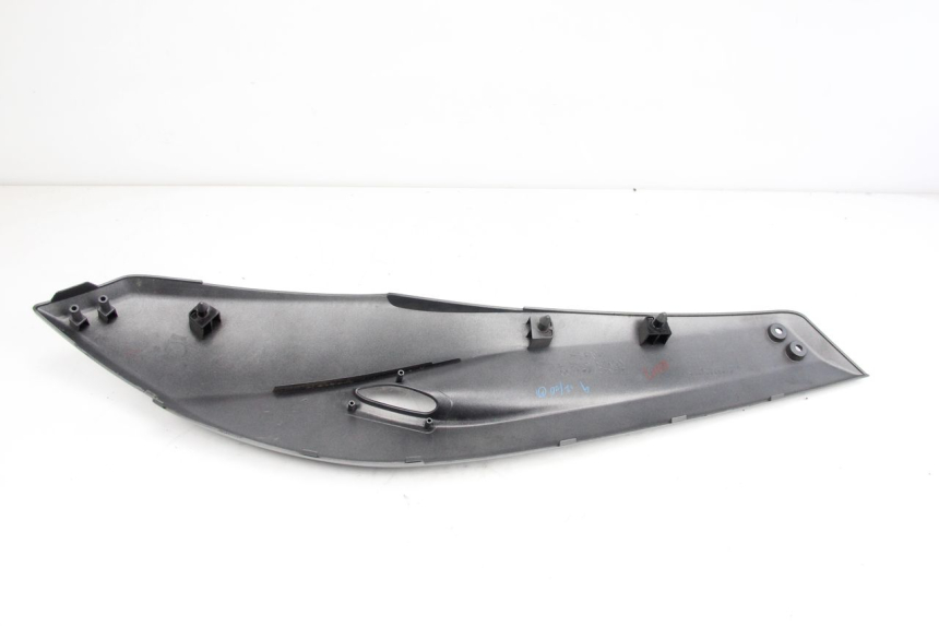 photo de UNTER SITZ VERKLEIDUNG RECHTS YAMAHA XP T-MAX TMAX 500 (2008 - 2012) - Technische Nahaufnahme