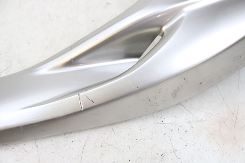 photo de UNTER SITZ VERKLEIDUNG RECHTS YAMAHA XP T-MAX TMAX 500 (2004 - 2007) - Detailansicht des Bauteils