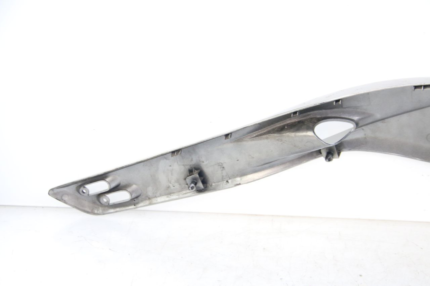 photo de UNTER SITZ VERKLEIDUNG RECHTS YAMAHA XP T-MAX TMAX 500 (2004 - 2007) - Details der Befestigungspunkte