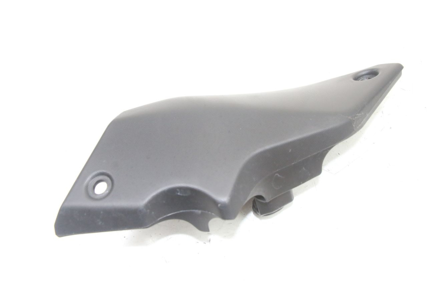 photo de UNTER SITZ VERKLEIDUNG RECHTS YAMAHA TRACER 7 700 (2020 - 2024) - Detailansicht des Bauteils