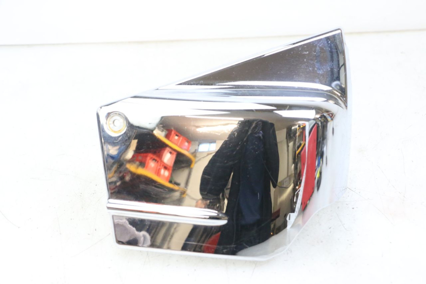 photo de UNTER SITZ VERKLEIDUNG RECHTS YAMAHA XVS DRAG STAR DRAGSTAR 650 (1997 - 2007) - Hauptansicht