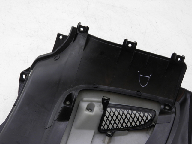 photo de UNTER SITZ VERKLEIDUNG RECHTS YAMASAKI YM50QT-N3 RETRO 50 (2012 - 2014) - Charakteristische Merkmale