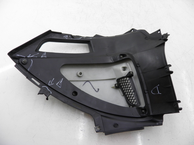 photo de UNTER SITZ VERKLEIDUNG RECHTS YAMASAKI YM50QT-N3 RETRO 50 (2012 - 2014) - Oberflächenzustand und Material