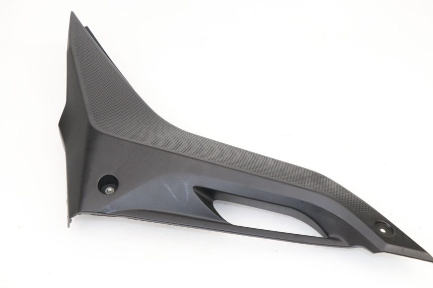 photo de UNTER SITZ VERKLEIDUNG RECHTS YAMAHA YZF R 125 (2008 - 2013) - Detailansicht des Bauteils