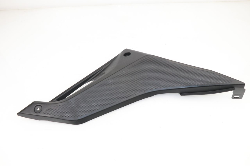 photo de UNTER SITZ VERKLEIDUNG RECHTS YAMAHA YZF R 125 (2008 - 2013) - Zoom auf Gebrauchszustand