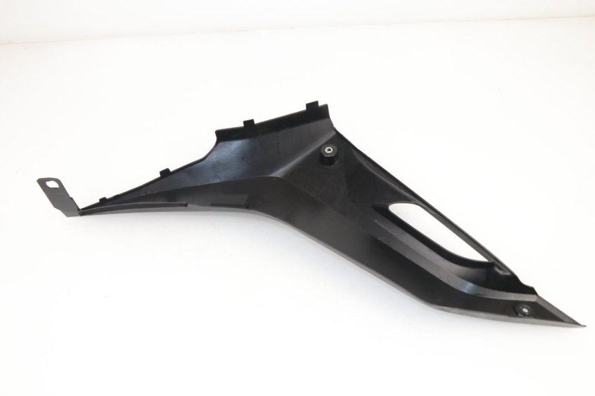 photo de UNTER SITZ VERKLEIDUNG RECHTS YAMAHA YZF R 125 (2008 - 2013) - Technische Nahaufnahme