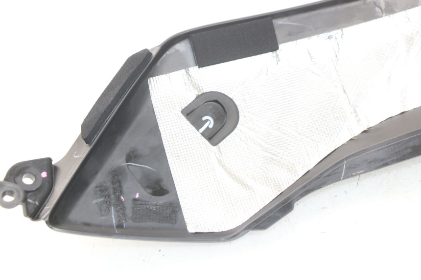 photo de UNTER SITZ VERKLEIDUNG RECHTS KAWASAKI Z Z900 900 (2017 - 2019) - Zoom auf Gebrauchszustand