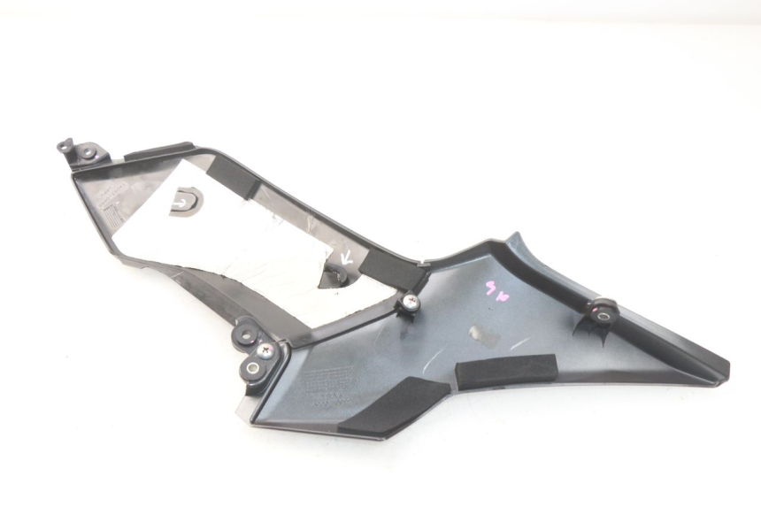 photo de UNTER SITZ VERKLEIDUNG RECHTS KAWASAKI Z Z900 900 (2017 - 2019) - Technische Nahaufnahme