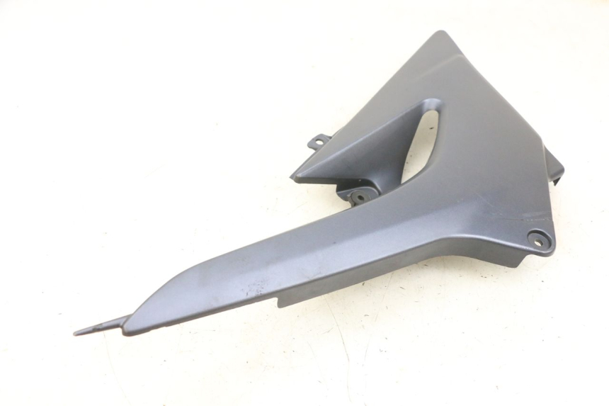 photo de UNTER SITZ VERKLEIDUNG RECHTS KAWASAKI ZR 7 750 (1999 - 2004) - Zoom auf Gebrauchszustand