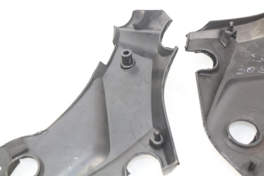 photo de UNTER SITZ VERKLEIDUNG KAWASAKI ER-6 ER6 N 650 (2009 - 2011) - Oberflächenzustand und Material