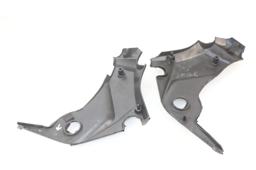 photo de UNTER SITZ VERKLEIDUNG KAWASAKI ER-6 ER6 N 650 (2009 - 2011) - Kennzeichnungen und Originalreferenzen