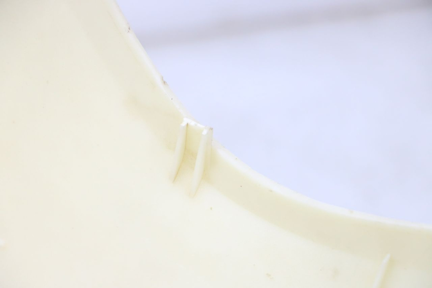 photo de UNTER SITZ VERKLEIDUNG EUROCKA RETRO 50 (2007 - 2014) - Details der Befestigungspunkte