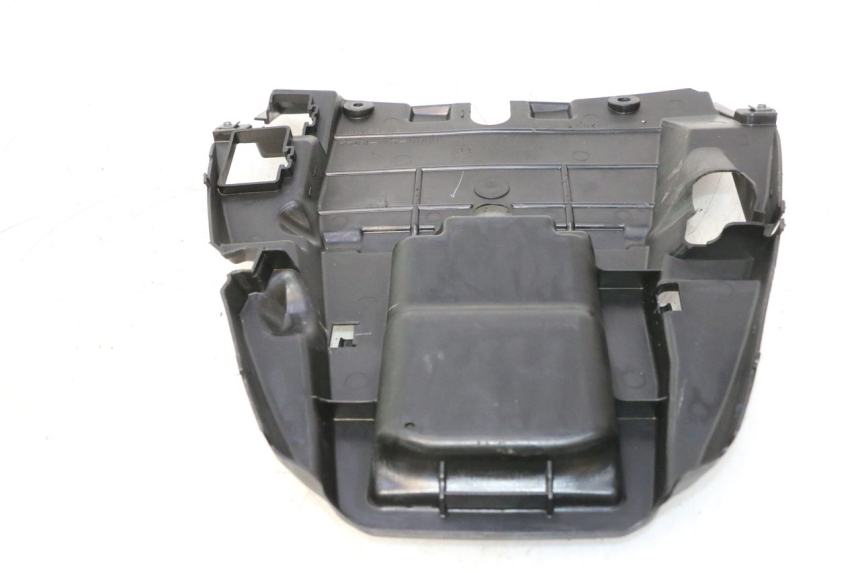 photo de UNTER SITZ VERKLEIDUNG HONDA FJS SILVER WING SILVERWING 400 (2005 - 2008) - Zoom auf Gebrauchszustand
