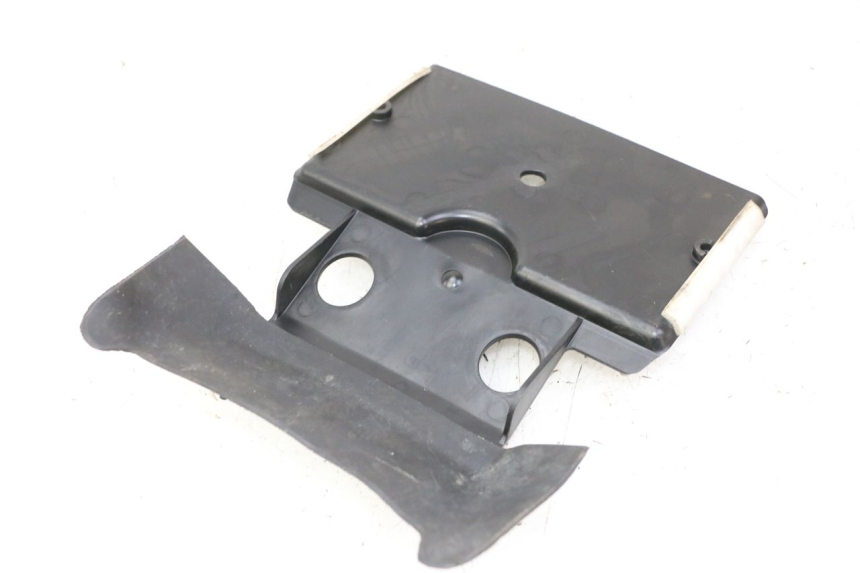 photo de UNTER SITZ VERKLEIDUNG YAMAHA FZ6 FAZER S2 600 (2007 - 2011) - Detailansicht des Bauteils