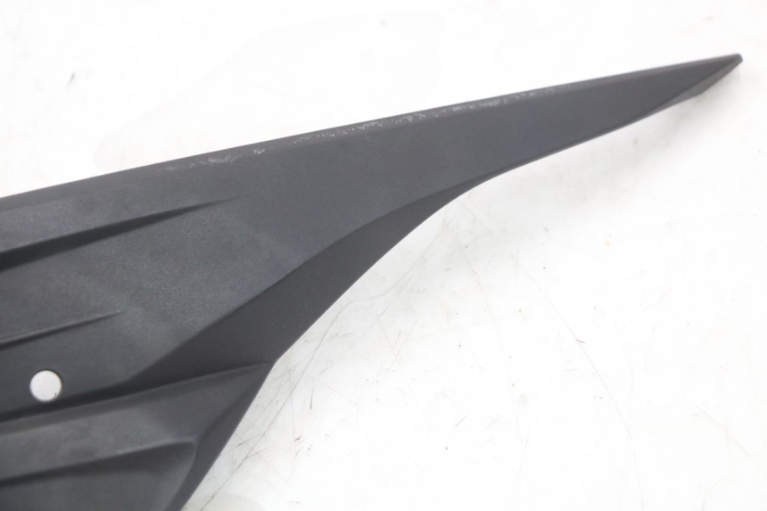 photo de UNTER SITZ VERKLEIDUNG LINKS SUZUKI ADDRESS 110 (2015 - 2020) - Alternative Perspektive