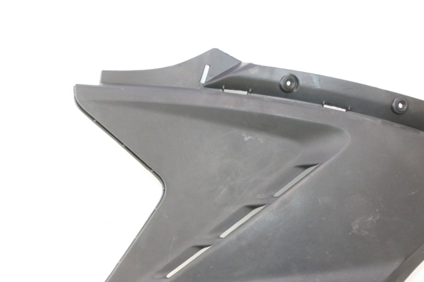 photo de UNTER SITZ VERKLEIDUNG LINKS KYMCO AGILITY CITY 16P 125 (2015 - 2024) - Zoom auf Gebrauchszustand