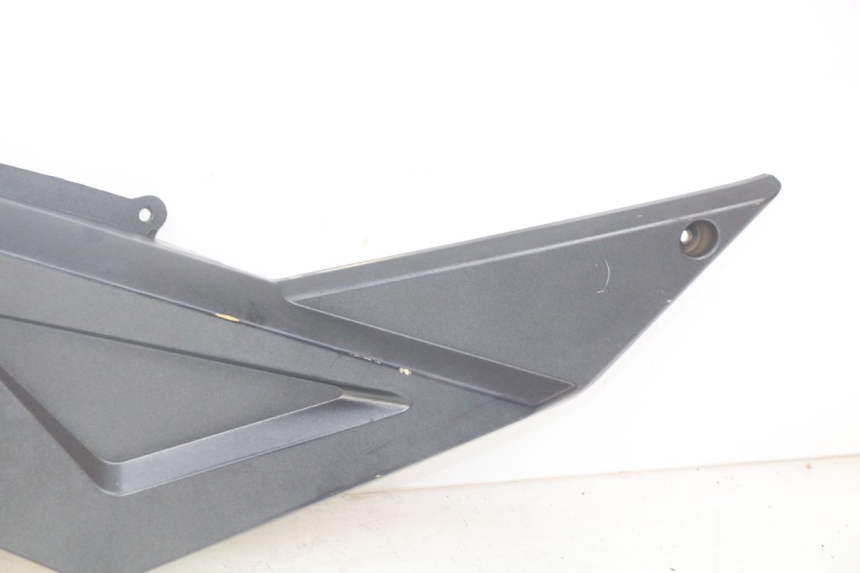 photo de LINKS UNTER DEM LINKEN SITZ NECO ALEXONE 125 (2017 - 2024) - Zoom auf Komponenten