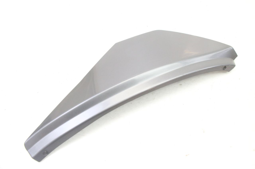 photo de UNTER SITZ VERKLEIDUNG LINKS APRILIA ATLANTIC 125 (2003 - 2009) - Detailansicht des Bauteils